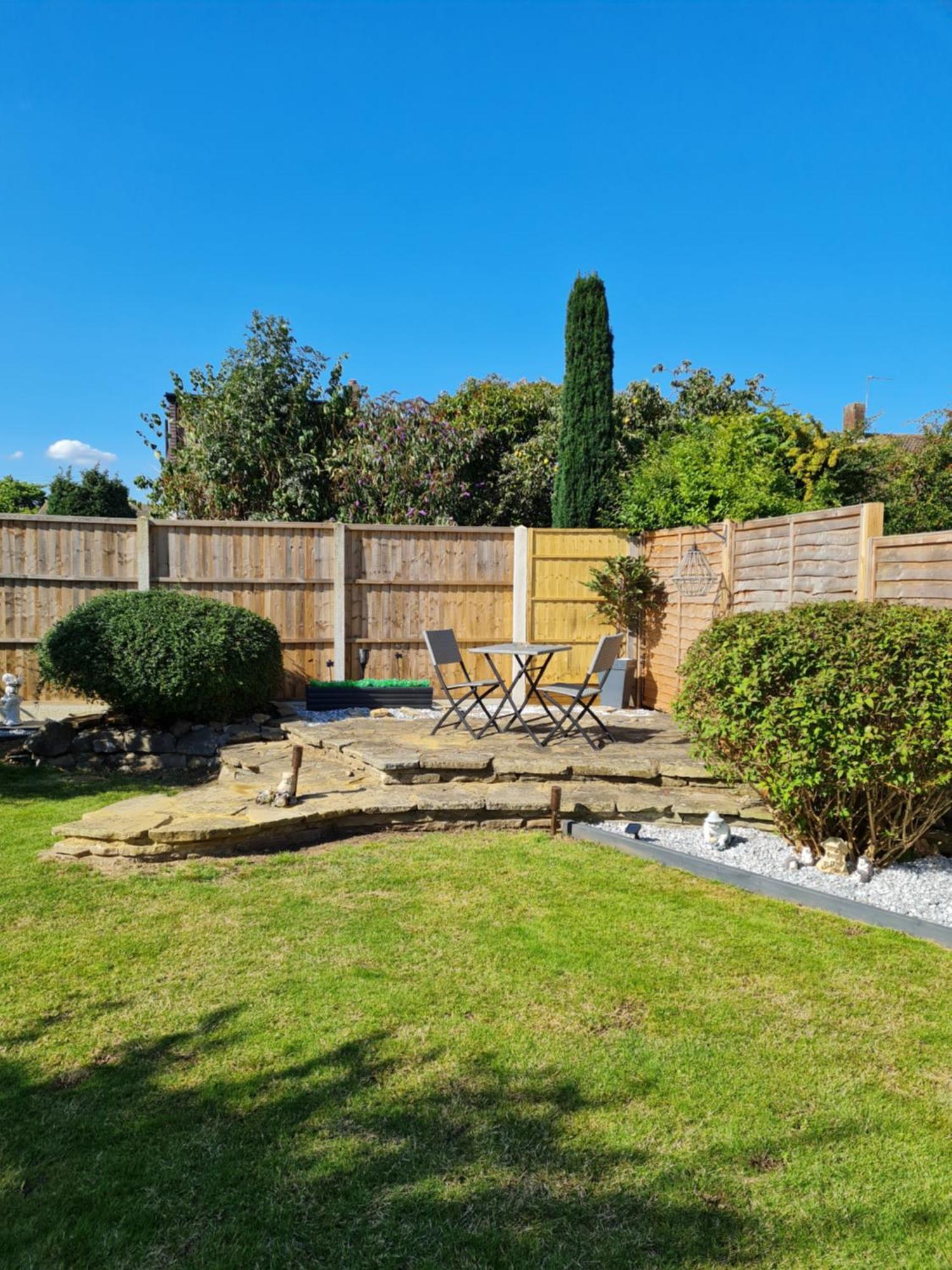 A Bright And Spacious Gem Staines-upon-Thames Exterior photo